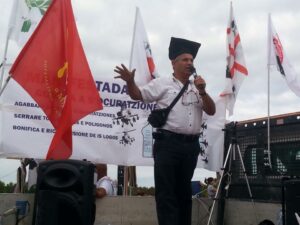 Bustianu Cumpostu in una manifestatzione reghente