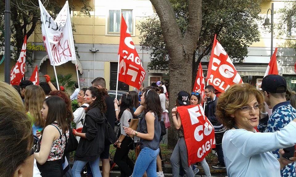 Sas iscolas a su tempus de Clàudia Firino: un'annu sena limba sarda