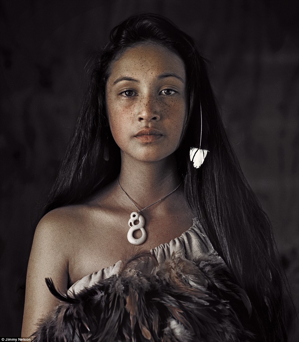 Sa limba de sos Maoris: chirchende una revesa in terra sua