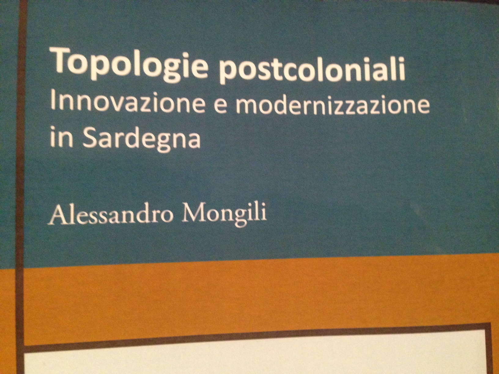 Sas topologias postcoloniales de Mongili: modellos, crìticas e realidade a cunfrontu pro sa limba sarda e àteru.