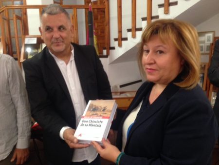 Ganni Garbati intregat su Don Chisciote in sardu a sa sìndiga de El Toboso