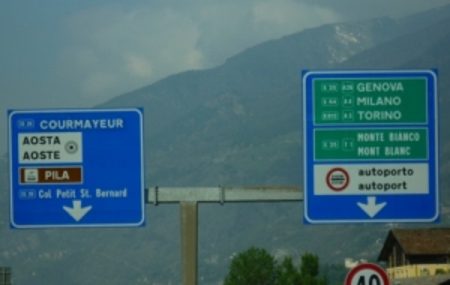 cartellos bilìngues Badde de Aosta