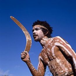 aborigenu-cun-boomerang