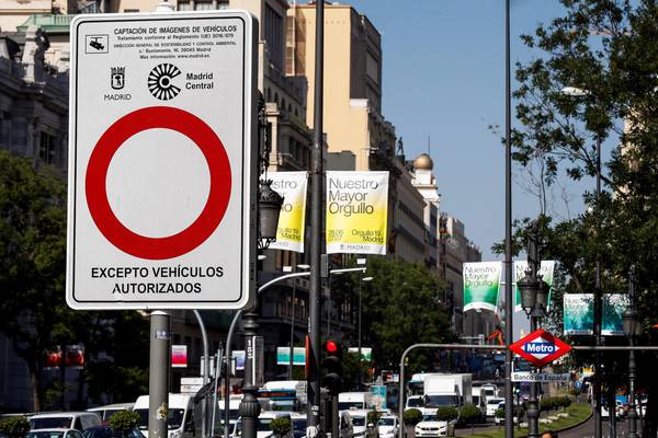 Istadu ispagnolu: 5 milliones de veìculos elètricos dae como a su 2030