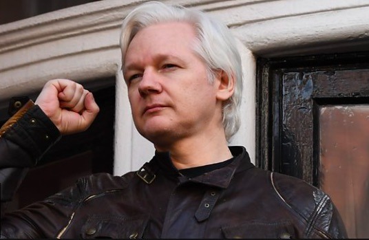 Julian Assange e su 1917