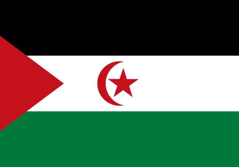 Marocu semifinalista cun una bandera belle che a sa de sos Saharawi