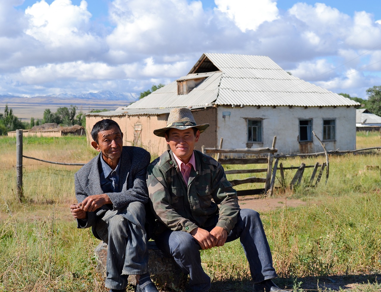 Pastores chirghisos pro sarvare su pastoriu in Sardigna