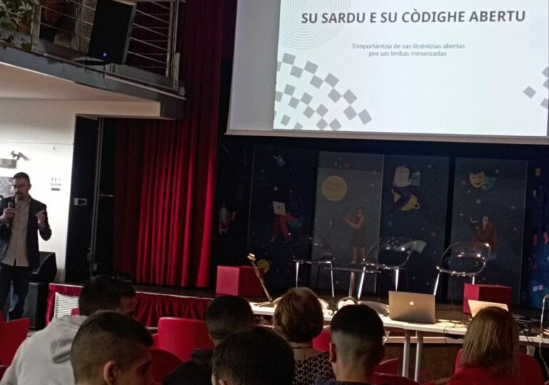 Cun Sardware sa limba sarda protagonista de su Linux Day de Macumere