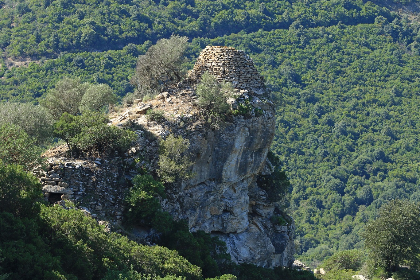 Su Nuraghe Serra Madau