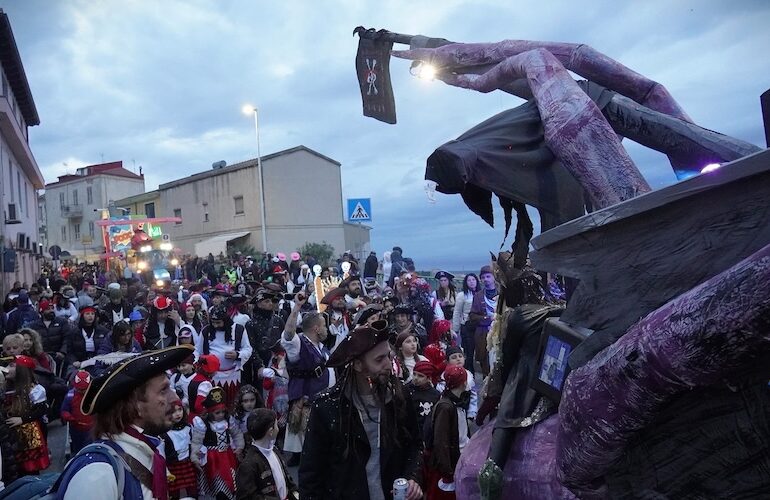 Carrasegare sennaresu, abertas sas iscritziones