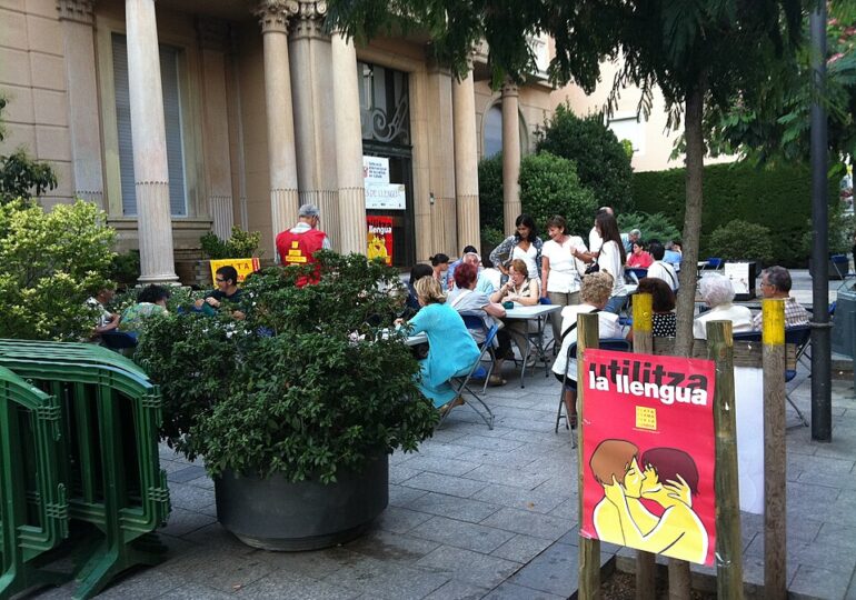 Su catalanu cheret èssere sa de 25 limbas de s’Ue. In su mentres 185 normas discriminatòrias noas