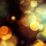 Cando sa lughe tenet tzelembros: sa frontera noa de sa memòria fotònica