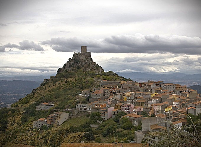 Su Burgu, torrat a nou su Casteddu de su Goceanu: est su primu cantieri PNRR acabbadu in Sardigna