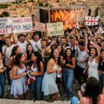 Giòvanos e traballu, Sardigna in coa a totus