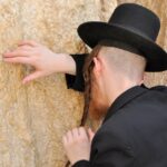 Una lege contra s’antisemitismu ebbia?