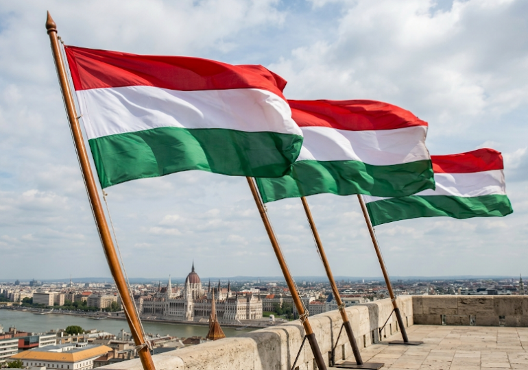 Ungheria 2026. Una trìbide a dereta e su pantasma de sa manca (e non magiara ebbia)