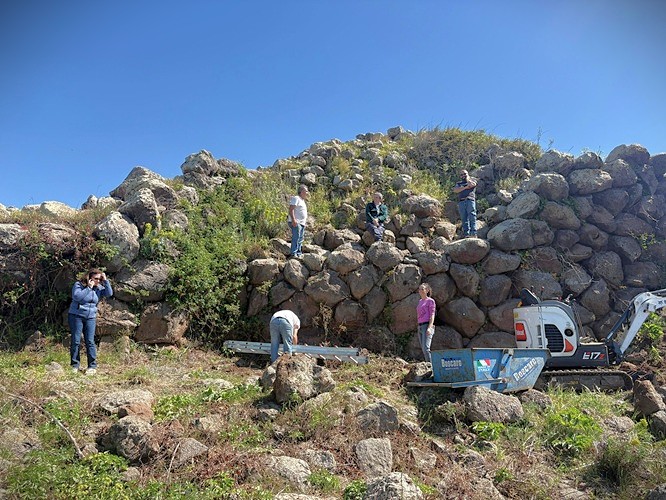 Nuraghe Miuddu de Bìrori, in chirca de s’intrada pèrdida
