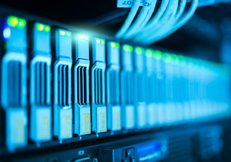 S'umbra caente de s’intelligèntzia artifitziale: s'efetu ìsula de calore de sos datos