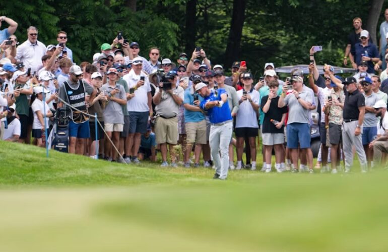 Polìtica e ispòrt: sos sauditas abbandonant su golf